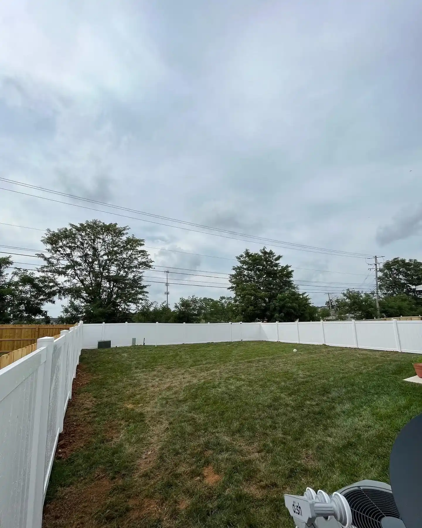 Vinyl privacy fence by Chafin Fence
